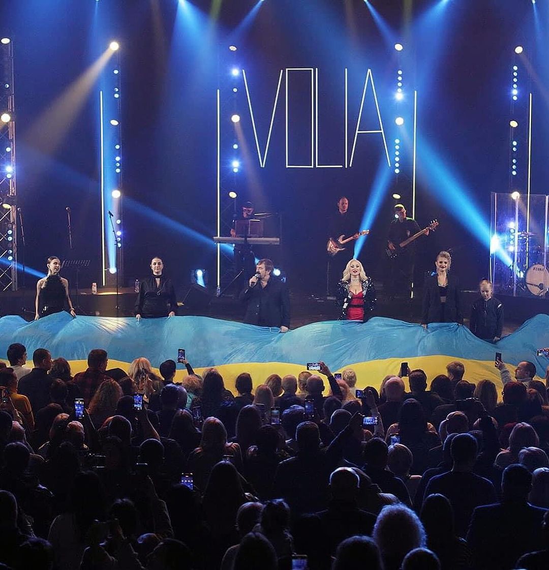 Как сейчас выглядит певица Екатерина Бужинская, которой недавно исполнилось 45 лет (фото)