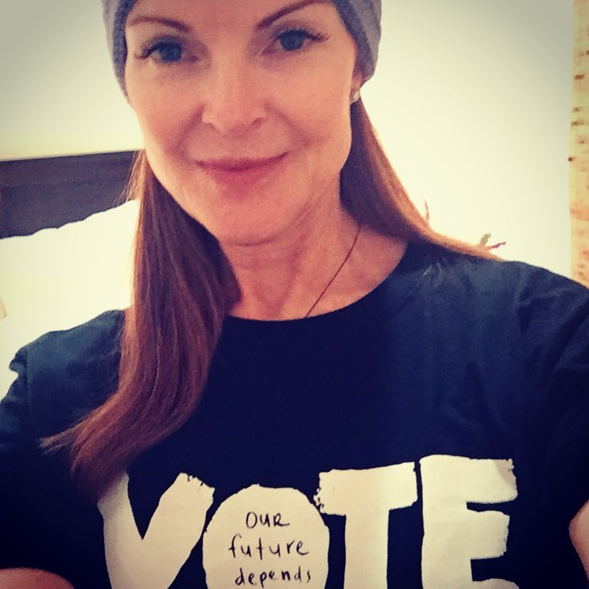 Проміняла кар'єру на сім'ю. Як сьогодні виглядає "відчайдушна домогосподарка" Марсія Кросс