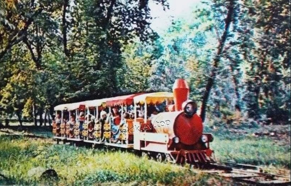 Американські гірки та атракціони. Дивіться, яким був київський Гідропарк у 80-х роках