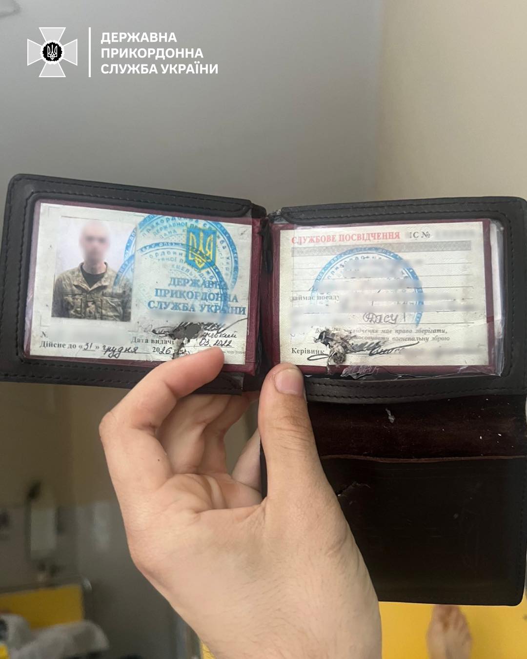 Могла стати фатальною: посвідчення врятувало прикордонника у Вовчанську від кулі (фото)