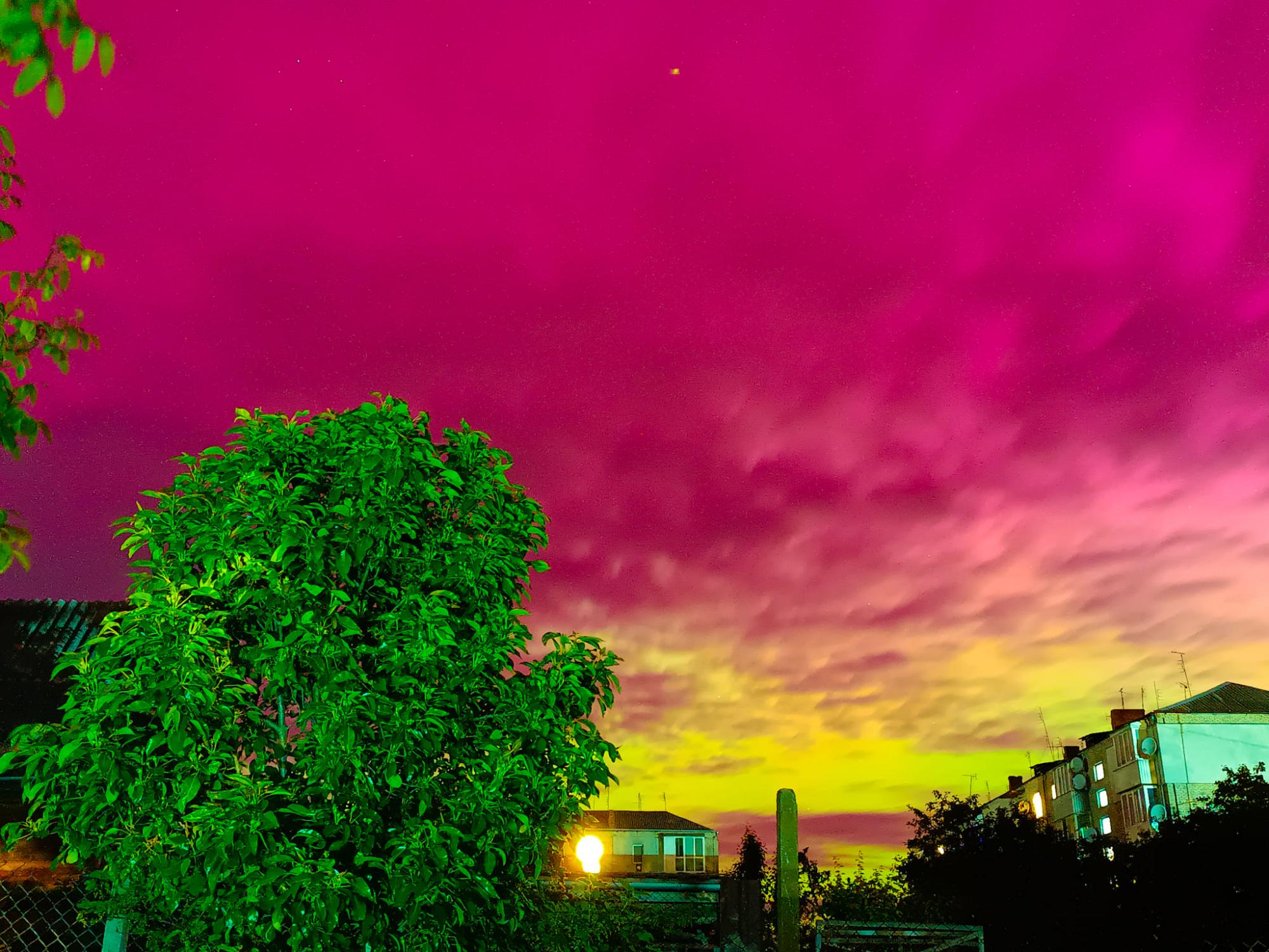 Над Украиной появилось северное сияние: невероятные фото