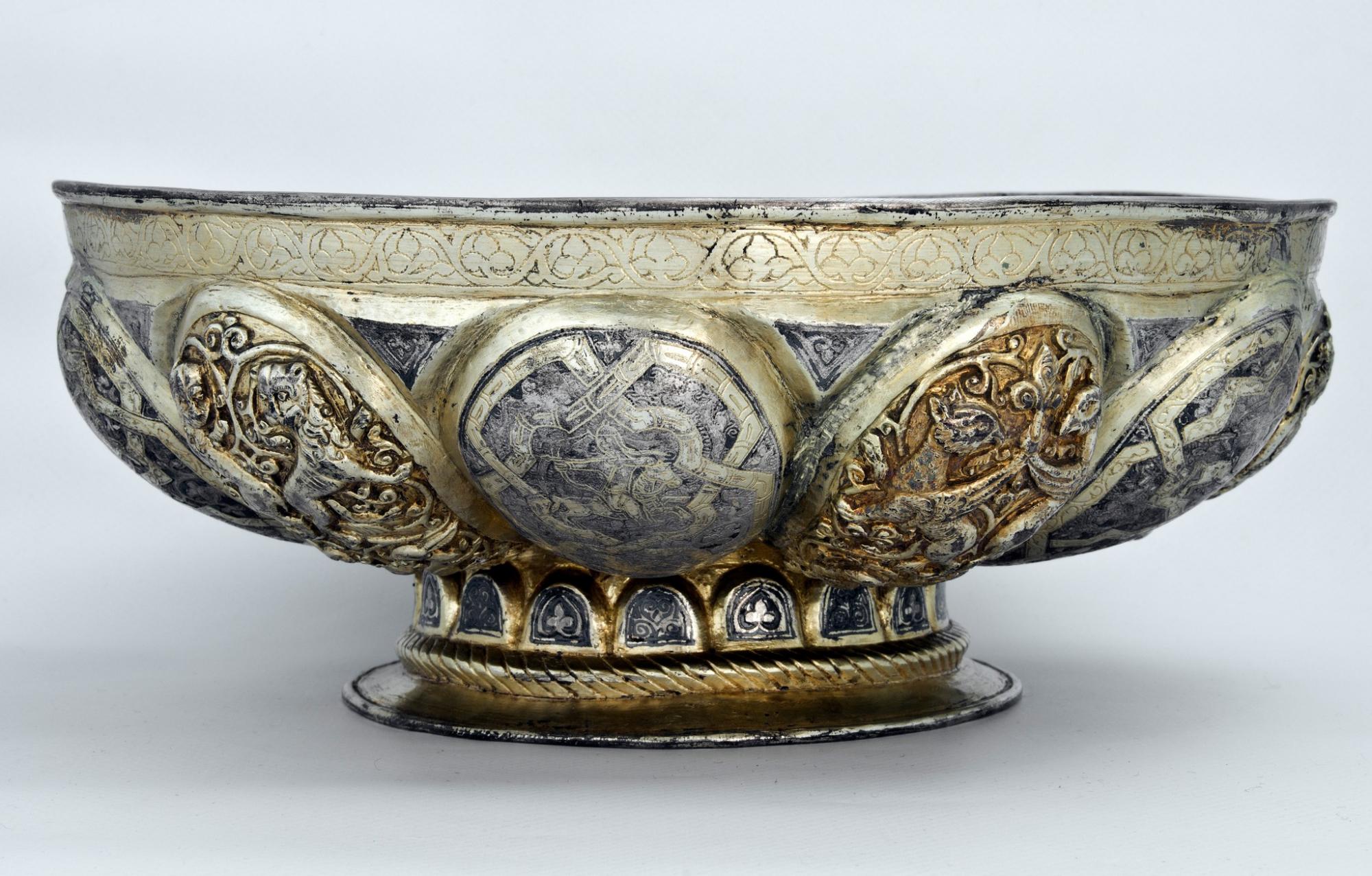 Приклад писемності часів Княжої Русі: українські вчені показали унікальну історичну чашу