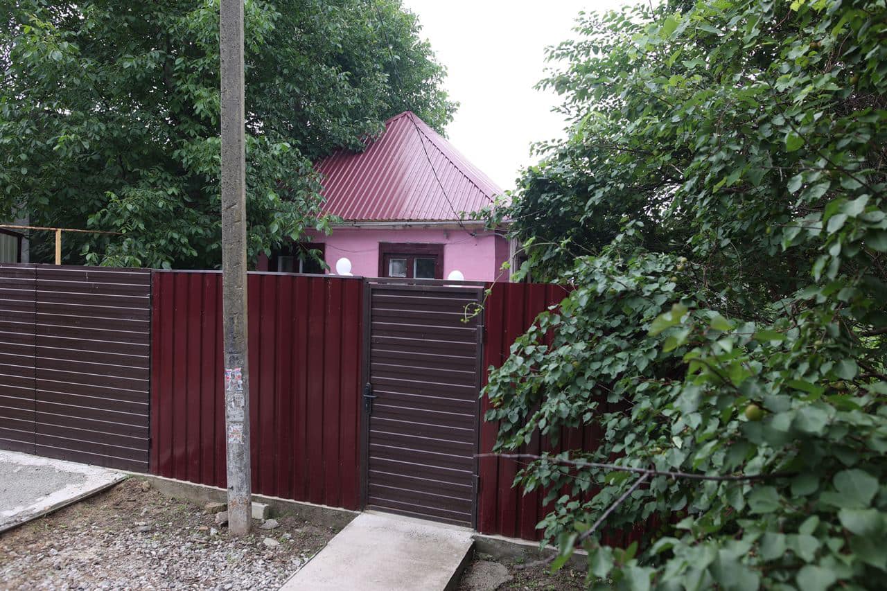 98-річній бабусі, яка пішки вийшла з окупації, подарували будинок: емоційні фото