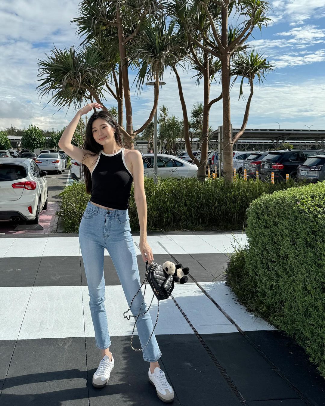 Найстильніші джинси цього літа: 5 пар, які зроблять ваш образ трендовим