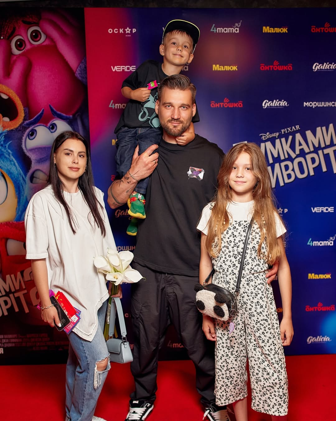 Денисенко заскочили в обіймах з одруженим чоловіком: що про нього відомо