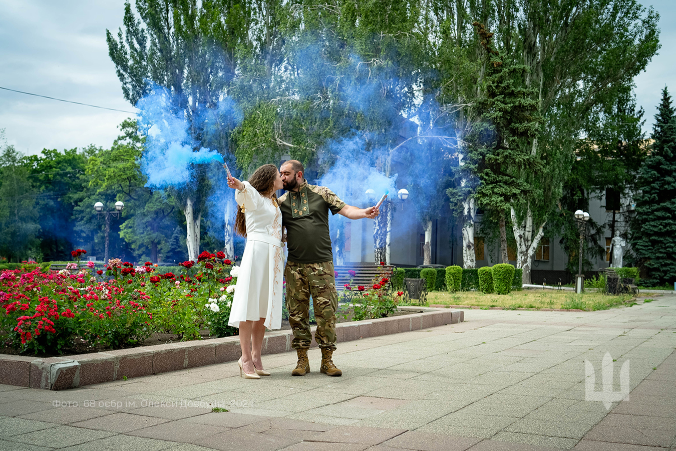 Воїн побрався з коханою поблизу лінії фронту: ефектні фото і відео молодят