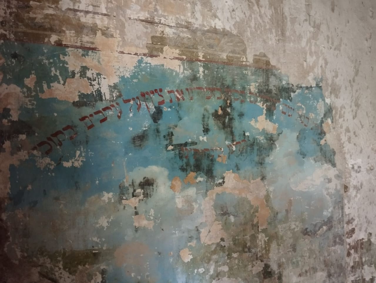 На Вінниччині знайшли унікальні єврейські фрески зі скрижалями, які хотіли знищити при СРСР