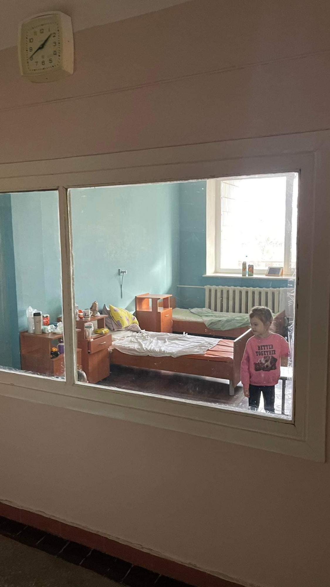 Вонь и ободранные стены. Пациентка пожаловалась на условия пребывания в киевской больнице (фото)