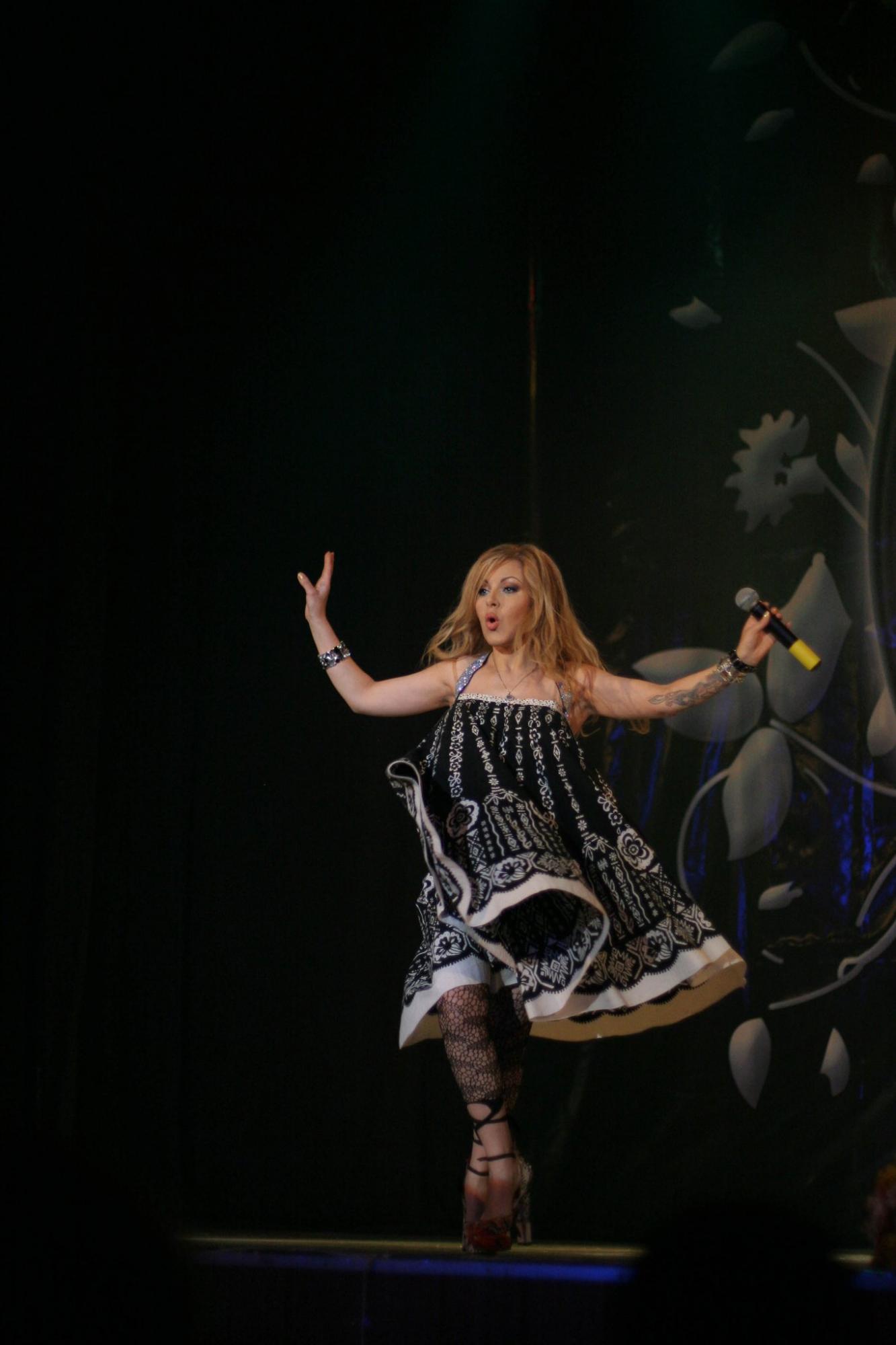 Что стало с Ольгой Юнаковой - звездой 90-х, которая перебралась жить в Испанию (фото)