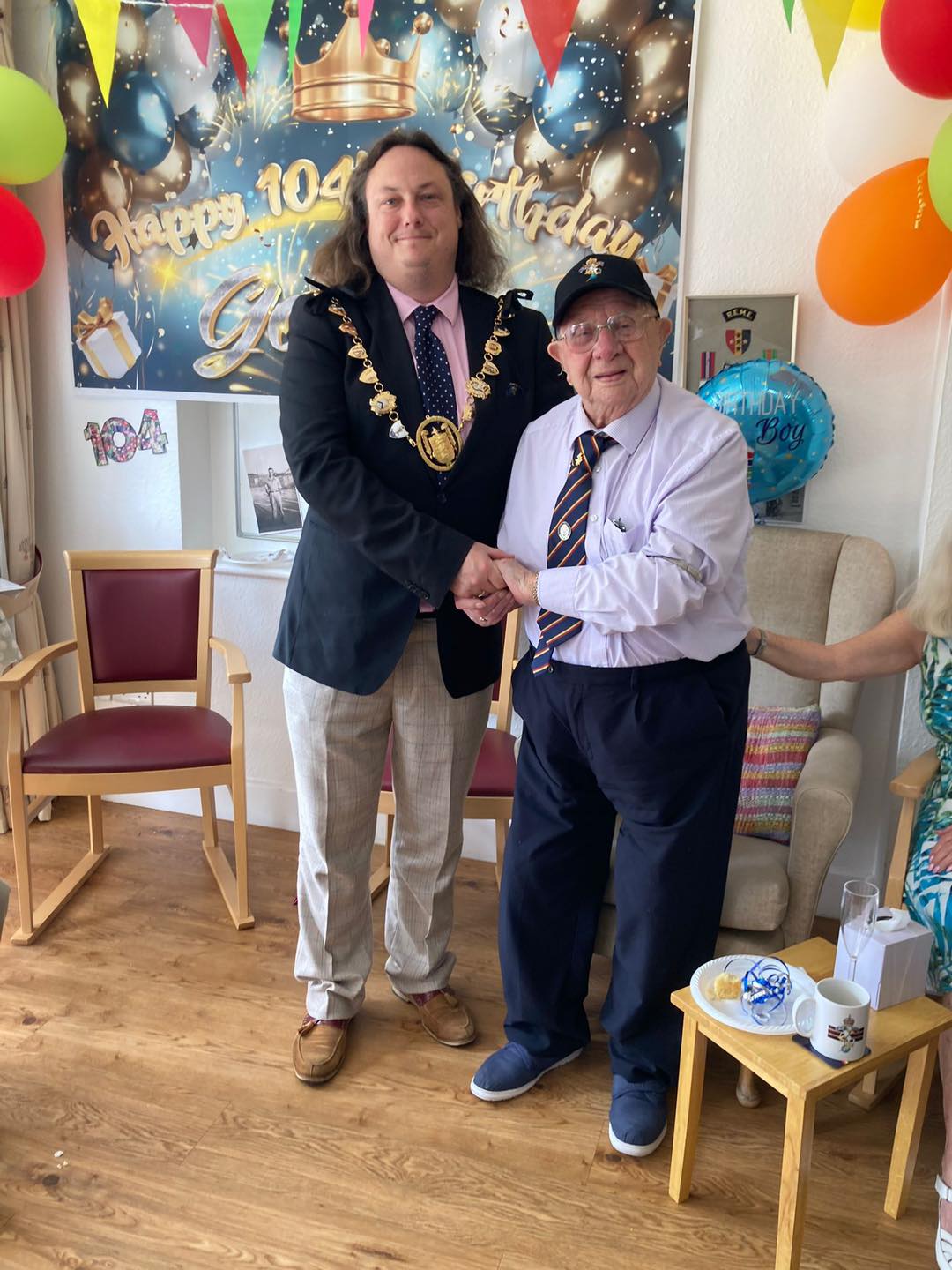 104-летний ветеран войны раскрыл свой секрет долголетия, от которого врачи в шоке