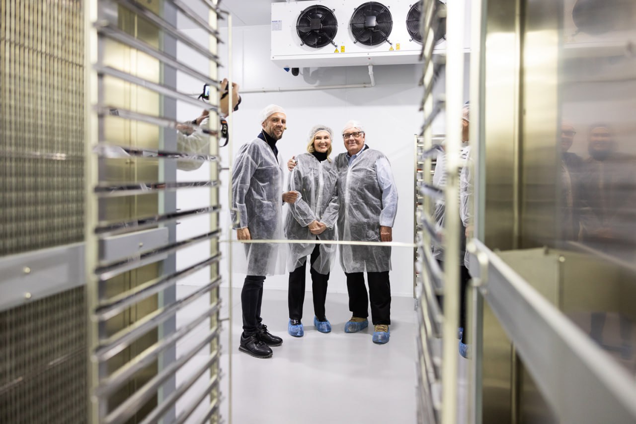 Елена Зеленская в классическом наряде показала новую укладку (фото)