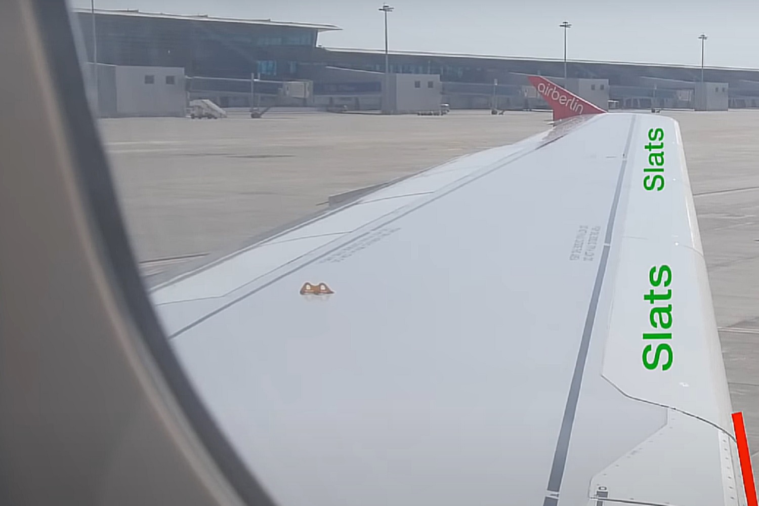 10 не дуже приємних фактів про авіаперельоти, які приховують від пасажирів