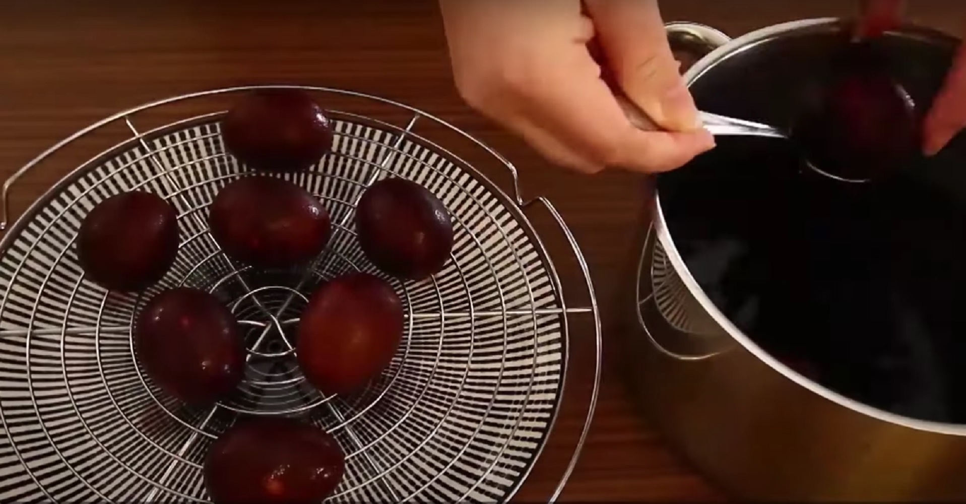 Секрет блискучих крашанок: бабусин спосіб, який здивує всю родину