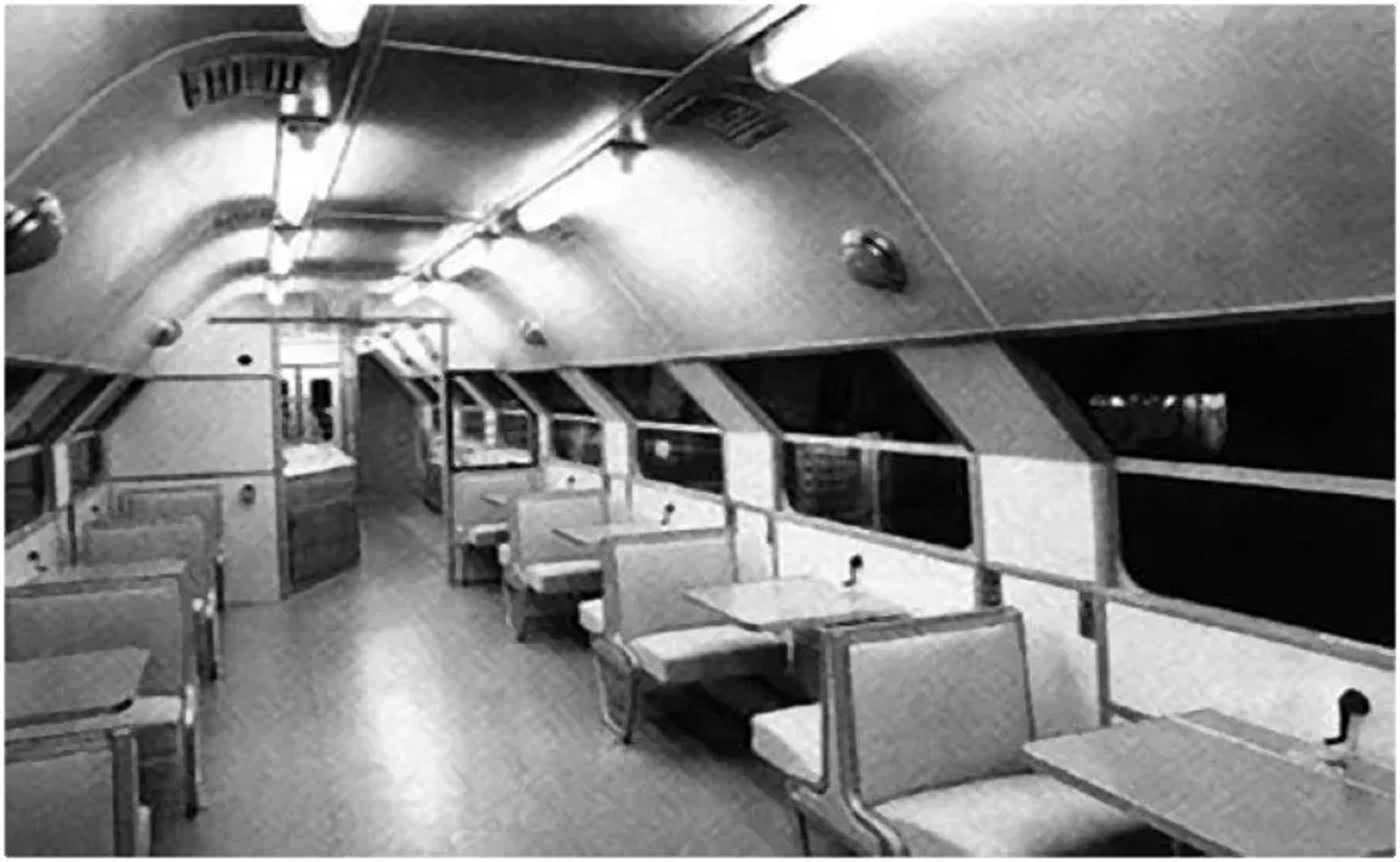 Єдиний в Україні: яким був унікальній двоповерховий поїзд Львів-Ковель