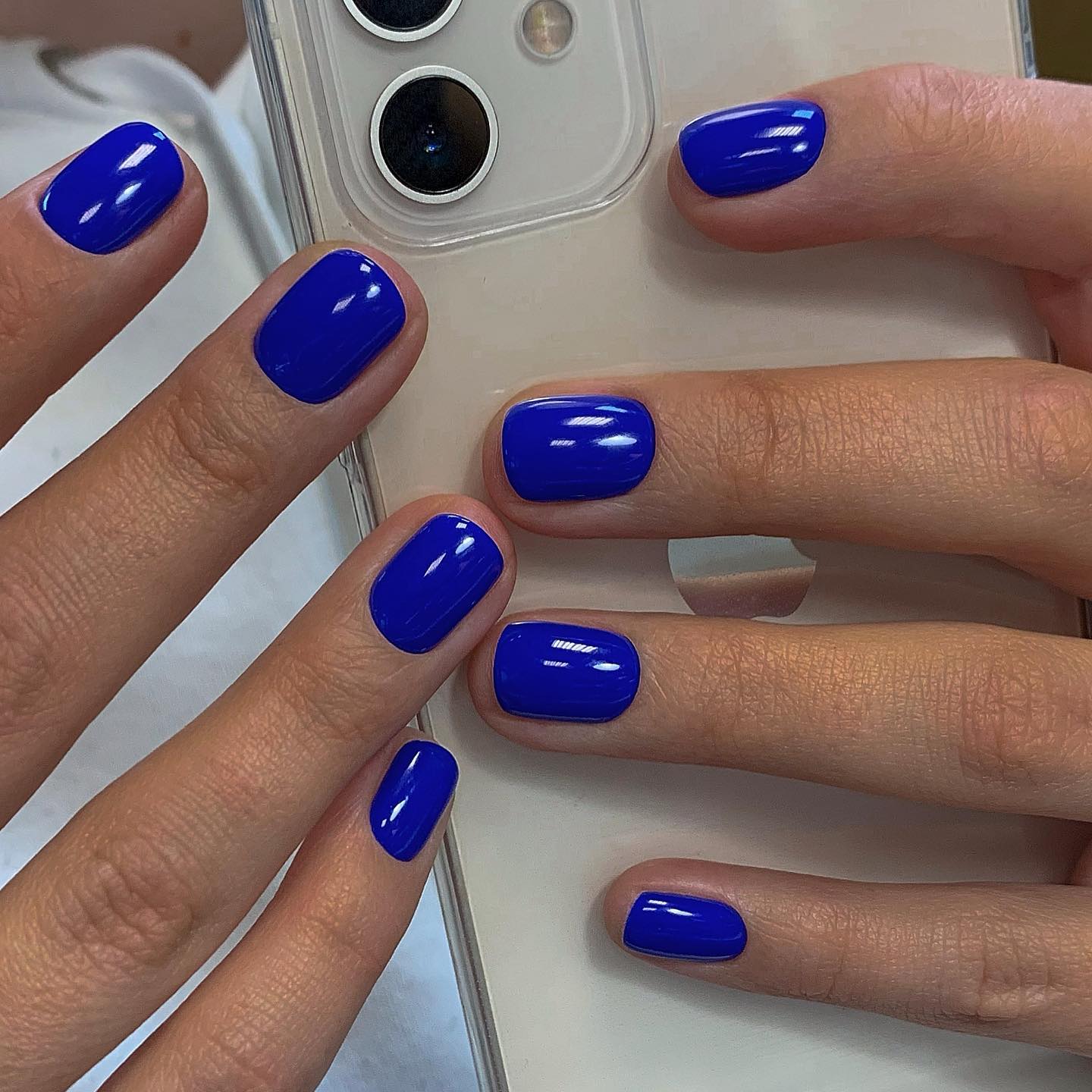 Щасливий колір місяця: який манікюр притягне успіх та любов у листопаді