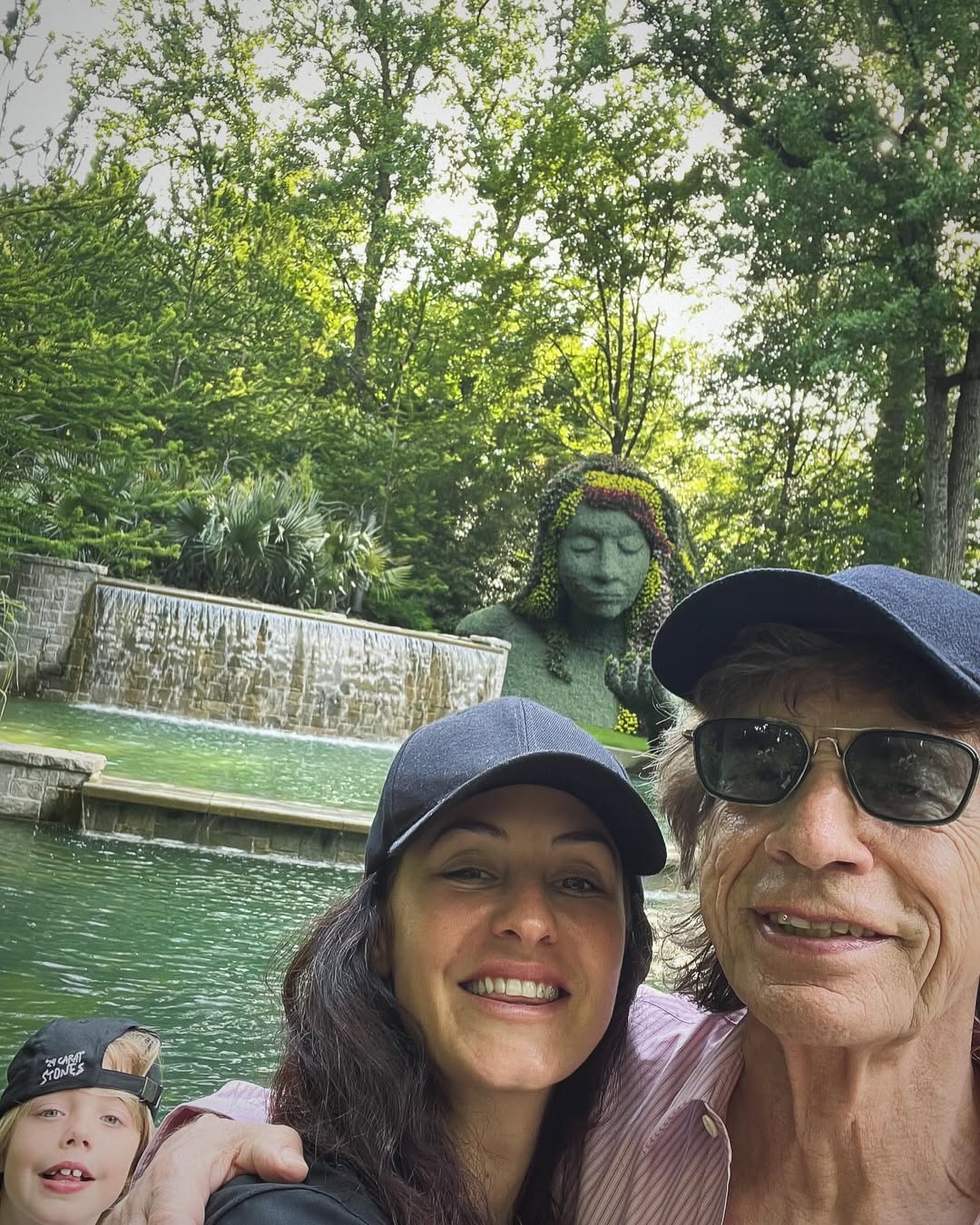 В 81 - к алтарю? Младшая на 44 года невеста Мика Джаггера подтвердила их помолвку