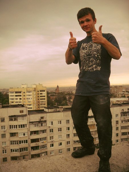 Успел вынести только награды сына: в Харькове российская ракета уничтожила дом отца героя Небесной Сотни