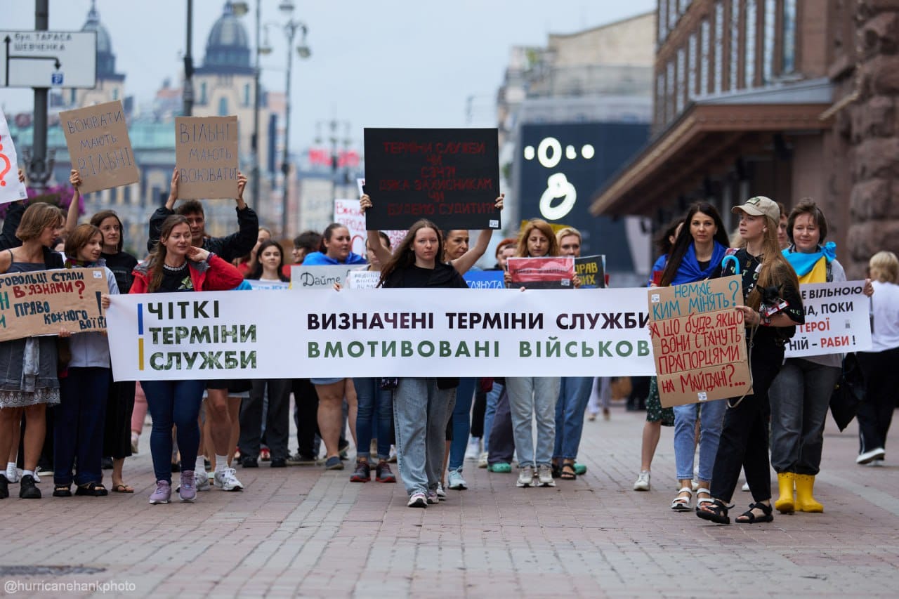 Демобілізація чи на фронті до кінця війни? Чому в Україні знову говорять про строк служби