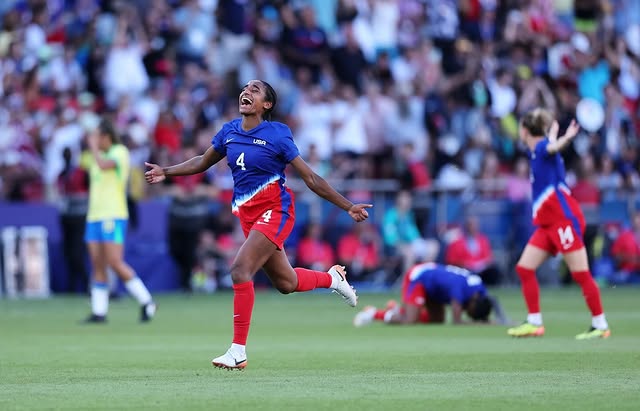 Як виглядає та що публікує у соцмережах Наомі Гірма, яка стала найдорожчою футболісткою в історії