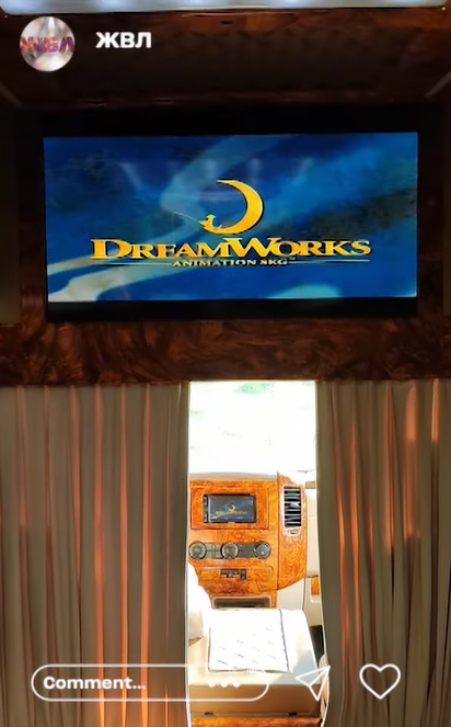 "Постійно на важкій роботі": Jerry Heil розповіла, який подарунок зробила батькові