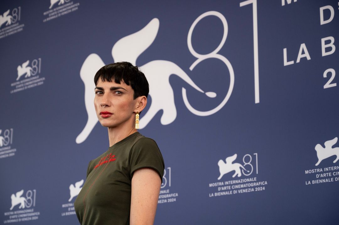 Потужно нагадали про війну. Українці на Венеційському кінофестивалі влаштували мистецьку акцію (фото)