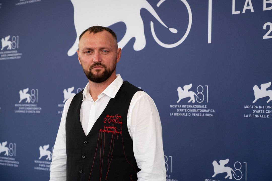 Потужно нагадали про війну. Українці на Венеційському кінофестивалі влаштували мистецьку акцію (фото)