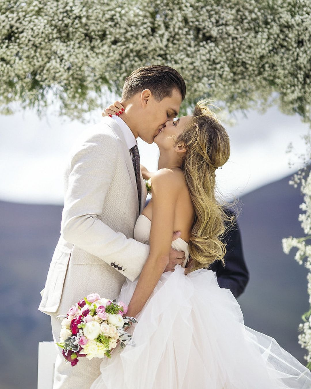 Дружина Скічка привітала його з річницею весілля та показала архівні святкові кадри