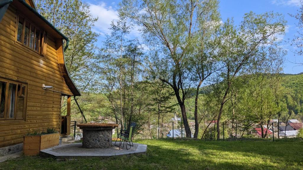 Весняні вихідні в Карпатах: топ будинків і котеджів, де можна відпочити на природі