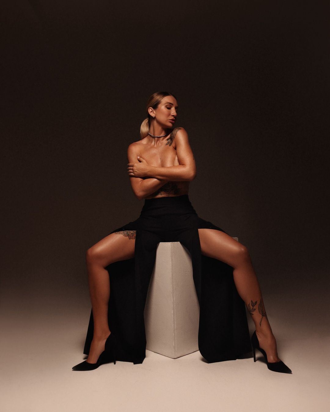 Беременная блогерша Пренткович поделилась смелыми фото: "Горячая мама"