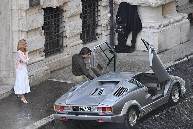 Колеса для Гуччі: які розкішні автомобілі можна побачити у фільмі "Дім Gucci"