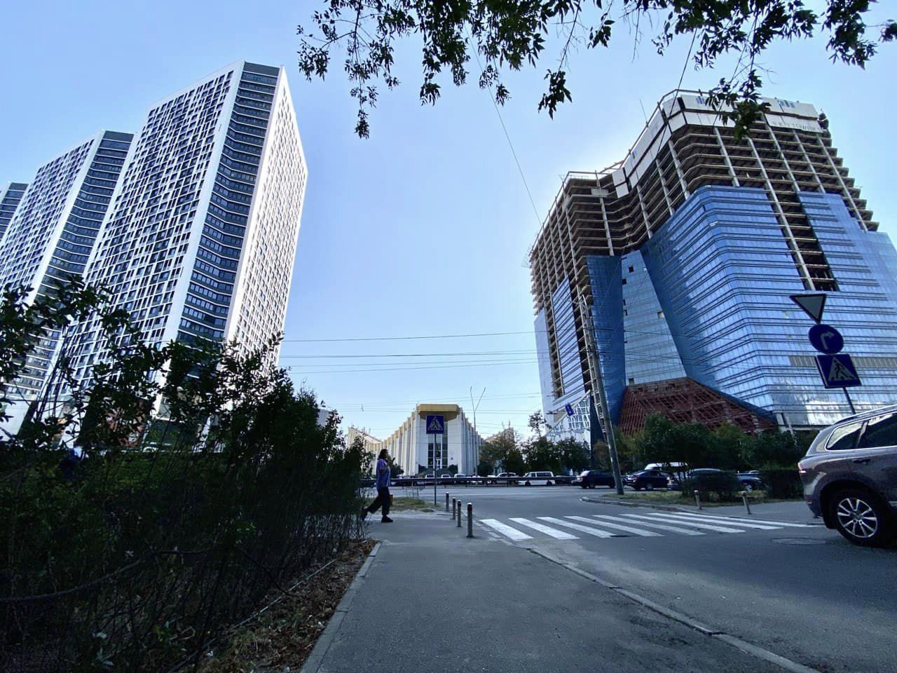 Как и почему величественное здание в центре Киева превратилось в "бермудский треугольник"