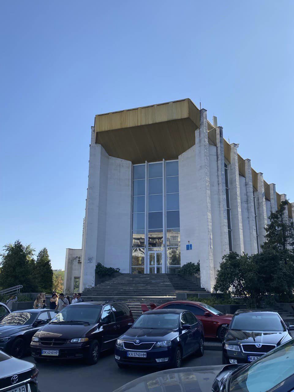 Как и почему величественное здание в центре Киева превратилось в "бермудский треугольник"