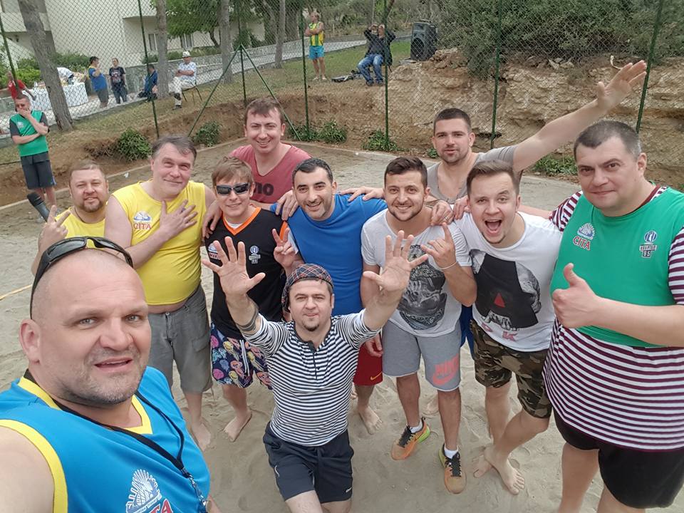 Від ділового шику до мілітарі. Еволюція стилю Зеленського: погляд через роки