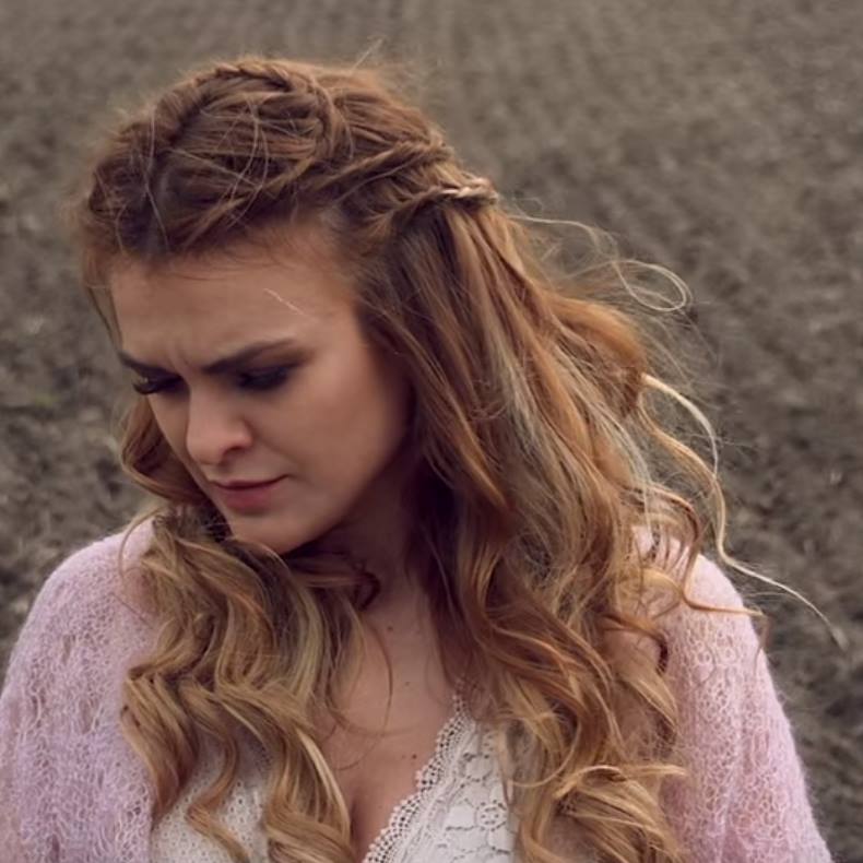 Співає і працює стоматологом: як зараз виглядає переможниця "Шансу" Олеся Киричук (фото)