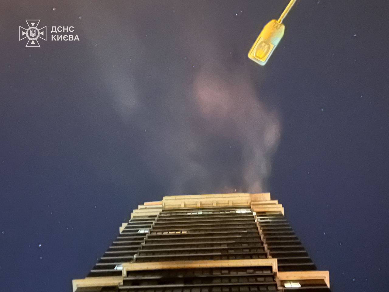 Горіла висотка, бізнес- та медцентр: наслідки атаки "Шахедів" на Київ (фоторепортаж)