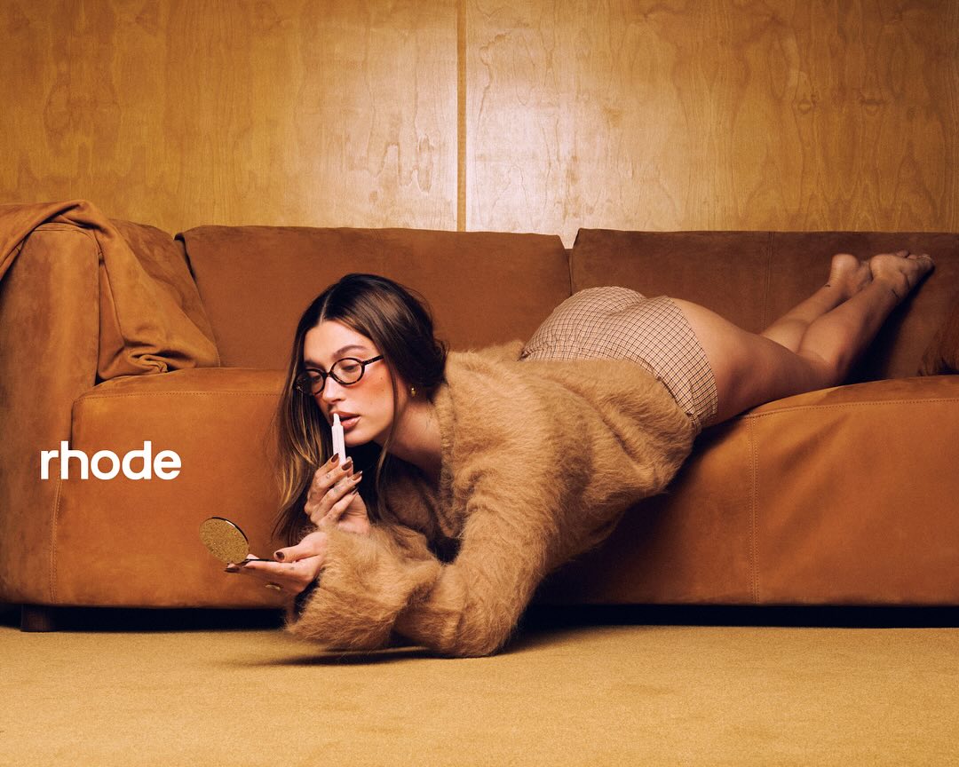 Хейли Бибер ищет покупателя для бренда косметики Rhode: бизнес могут оценить в миллиард