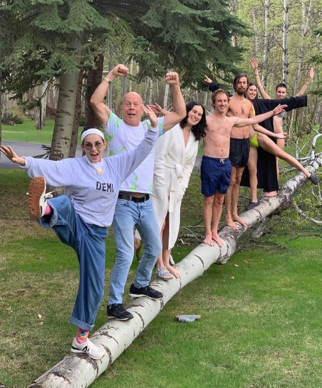 Дружину Брюса Вілліса захейтили через рішення переселити його від родини: як вона відповіла