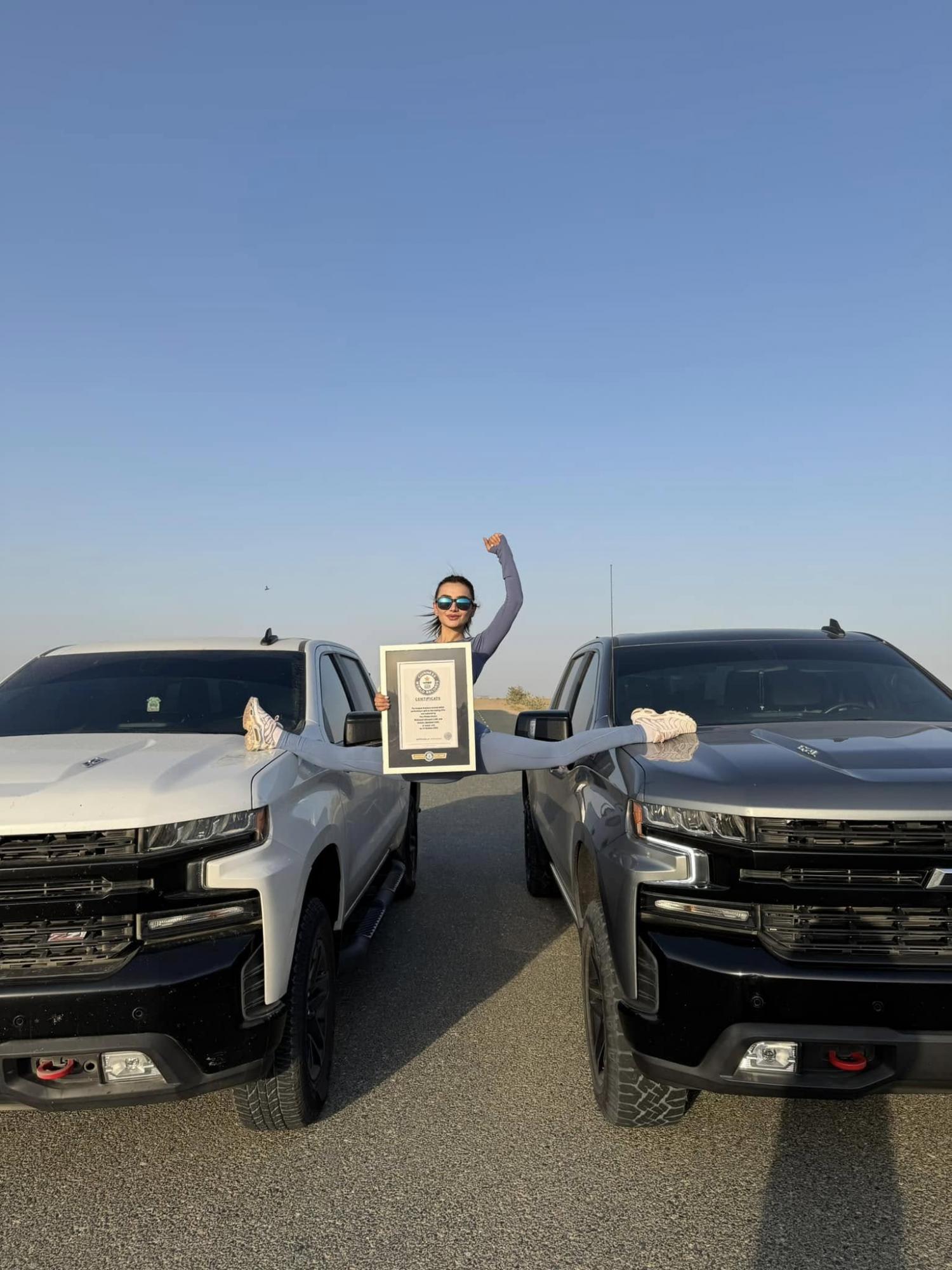 Спокуслива балерина повторила трюк Ван Дамма і встановила світовий рекорд: що вона зробила