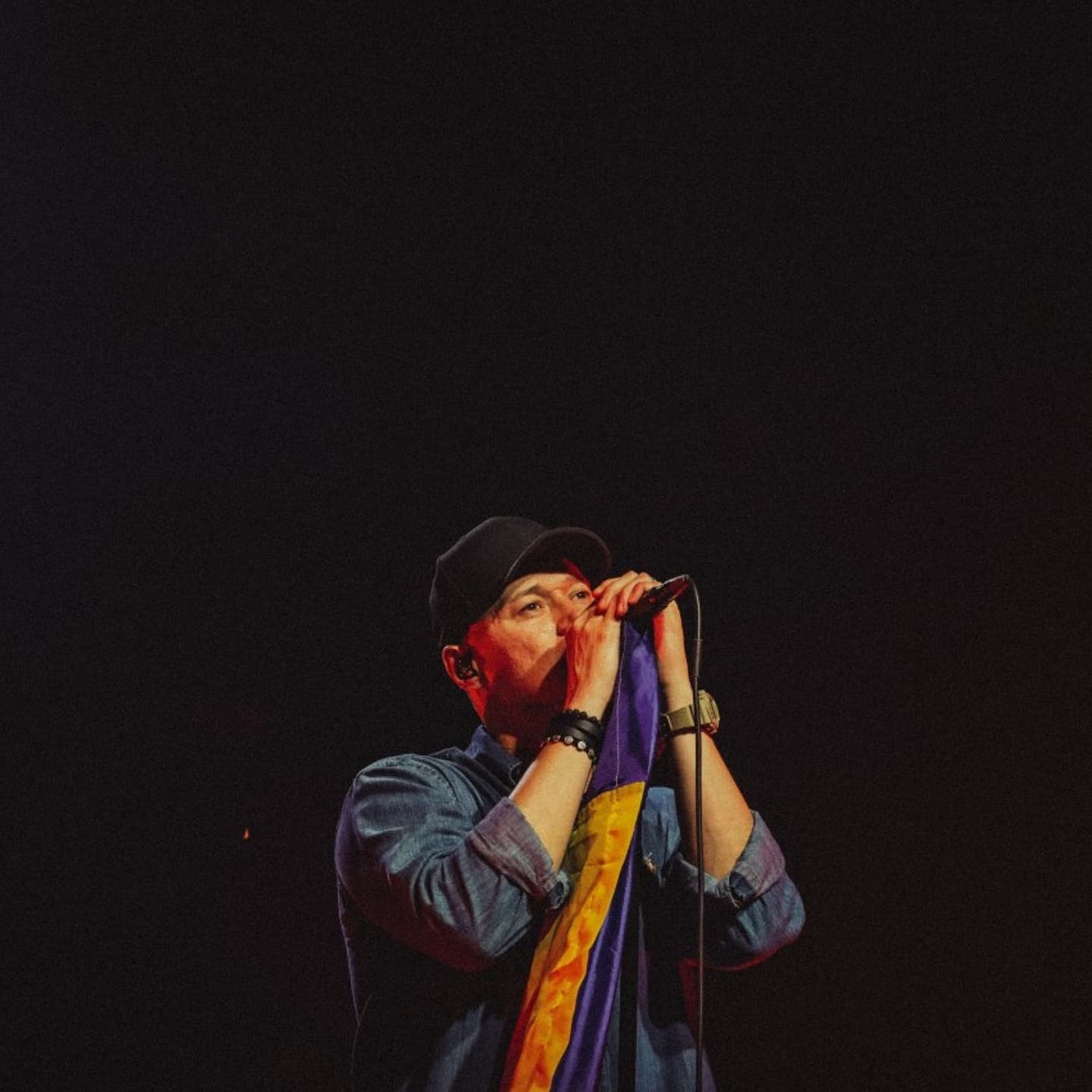 Хливнюк красномовним фото відповів, чому не випускає нові пісні