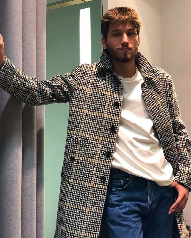 Алан Бадоєв показав рідкісні фото своєї родини