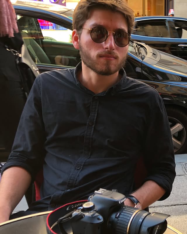 Алан Бадоєв показав рідкісні фото своєї родини