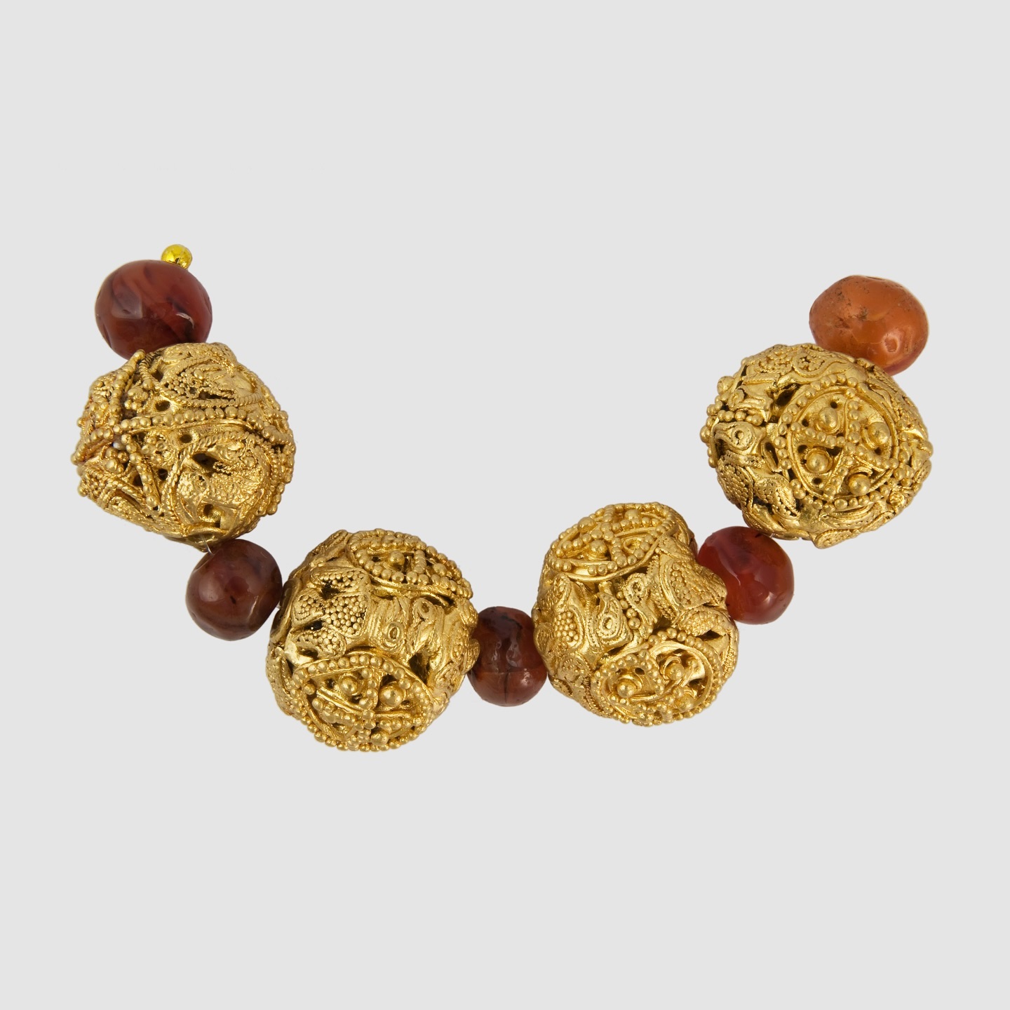 Українські науковці показали унікальне намисто часів Київської Русі: немає аналогів у всьому світі