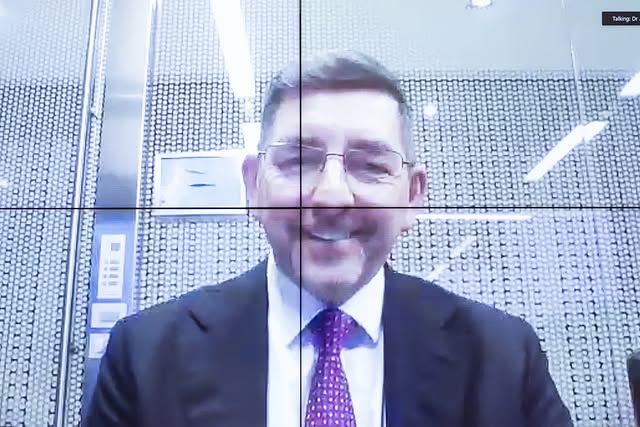 Яскравий костюм та особлива брошка. Зеленська показала новий лаконічний аутфіт (фото)