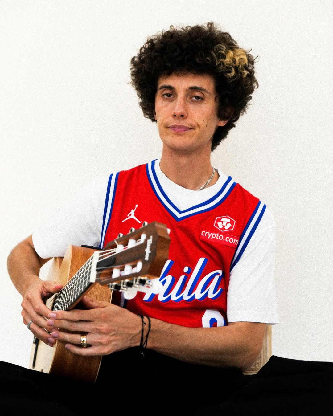 Американський співак заспівав про костюм Зеленського: цей хіт став вірусним