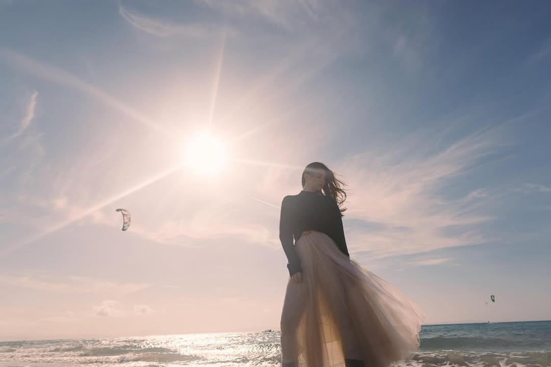 Пышная юбка и свитер: жена Усика показала образ для вечеринки или на каждый день