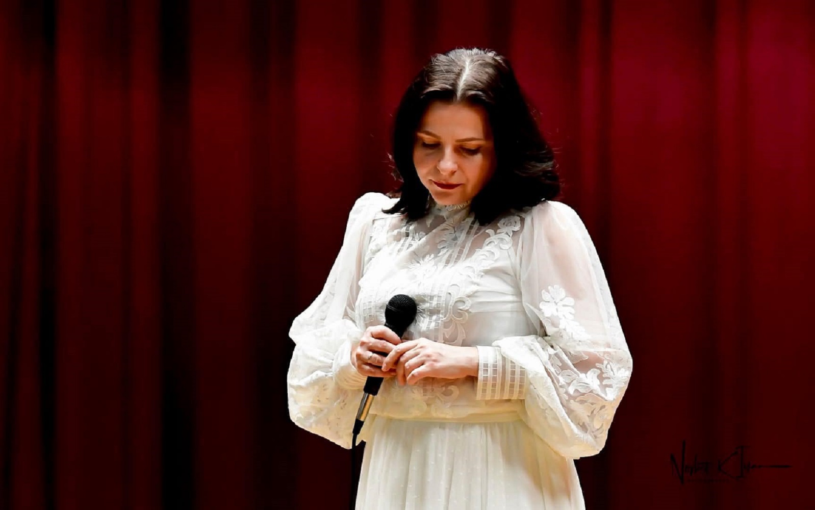 "Мені боляче". Відома українська співачка йде зі сцени: яка причина