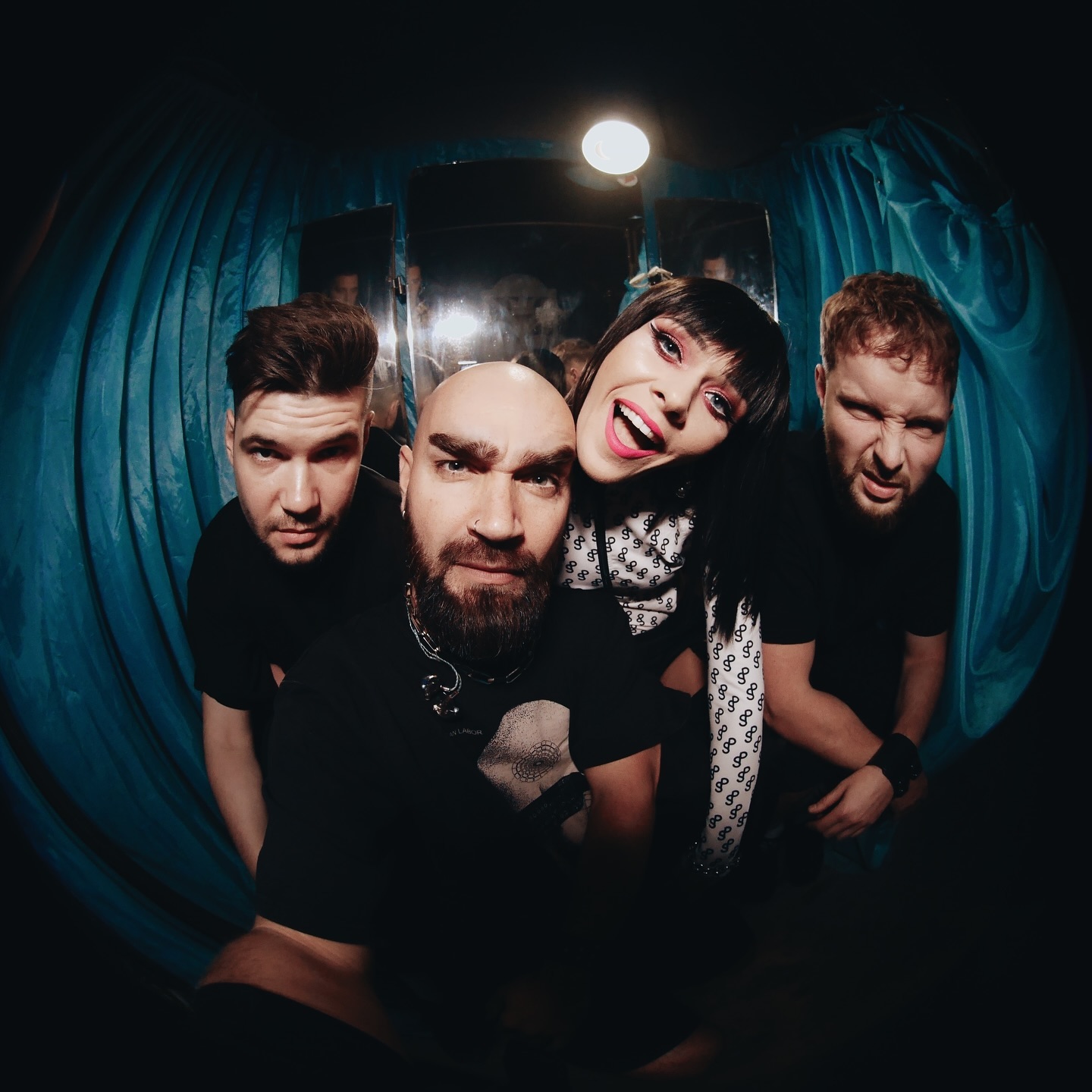 Саніна прямо відповіла, чому її чоловік не в Україні