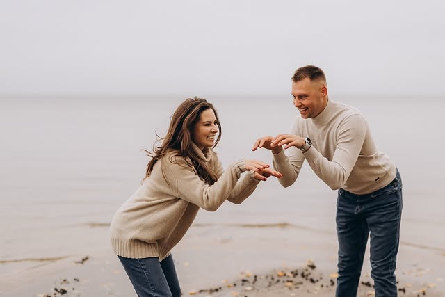 "Сперечались хто із нас прийомний". Зірка "Спіймати Кайдаша" пригадала дитинство з братом (фото)