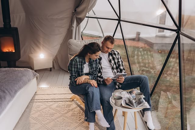 "Сперечались хто із нас прийомний". Зірка "Спіймати Кайдаша" пригадала дитинство з братом (фото)