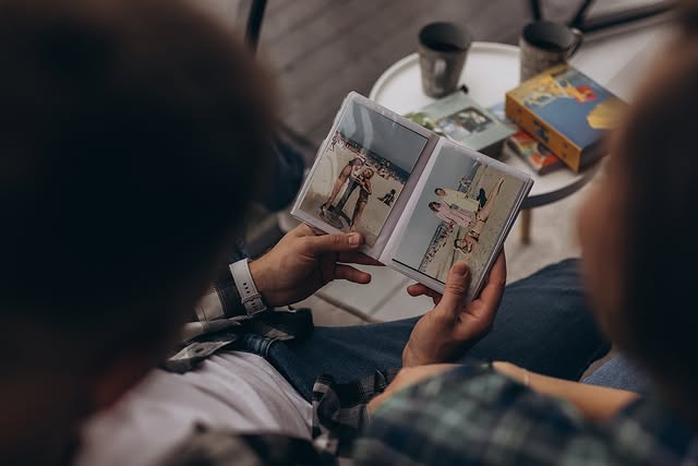 "Сперечались хто із нас прийомний". Зірка "Спіймати Кайдаша" пригадала дитинство з братом (фото)